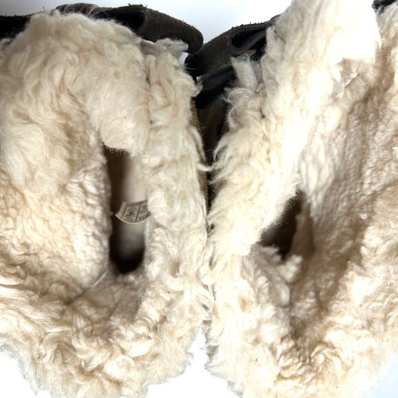 Classic tan and cream UGG short boots with bow sz 7 - Picture 5 of 7